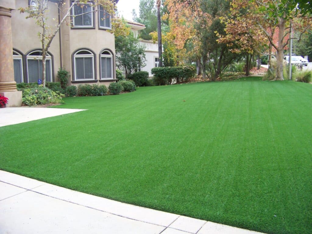 5 Reasons To Add Fence In Your Artificial Grass Lawn In La Jolla